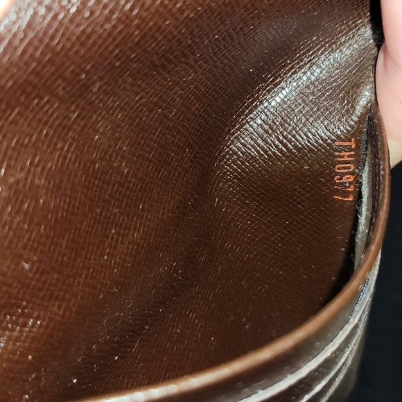 EUC-Louis Vuitton long wallet - Picture 5 of 9